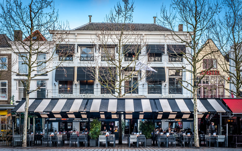 Voorgevel van Stadshotel Goes aan de Grote Markt.